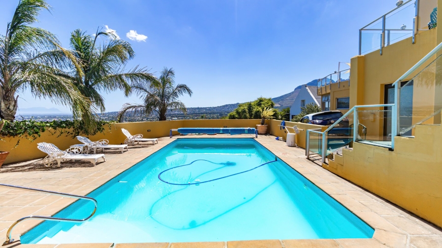 4 Bedroom Property for Sale in Rome Glen Western Cape